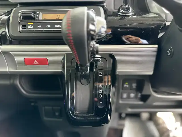 スズキ スペーシア カスタム HYBRID XS 京都府 2018(平30)年 4.2万km ピュアホワイトP スズキセーフティサポート/・デュアルセンサーブレーキサポート/・車線逸脱警報機能/・先行車発進お知らせ機能/・後退時ブレーキサポート/・ふらつき警報機能/・ハイビームアシスト/・後方誤発進抑制機能/KENWOODメモリーナビ、地デジ、Bluetooth/運転席シートヒーター/前後ドライブレコーダー/バックカメラ/LEDヘッドランプ/純正15インチアルミホイール
