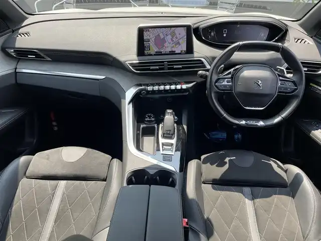 プジョー ３００８ GT ブルー HDi 滋賀県 2019(平31)年 4.4万km BLANC NACRE ファーストクラスパッケージ/・パノラミックガラスルーフ/・フロント360度カメラ/・パークアシスト/・マルチポイントランバーサポート/・運転席メモリー付き電動シート/・前席シートヒーター/ハーフレザーシート/オートテールゲート/純正ナビ/（USB/BT/CarPlay)/アダプティブクルーズコントロール/レーンキープアシスト/ブラインドスポットモニター/パーキングセンサー/インテリジェントハイビーム/ワイヤレス充電/スマートキー/ETC/フルLEDヘッドライト/純正18インチAW