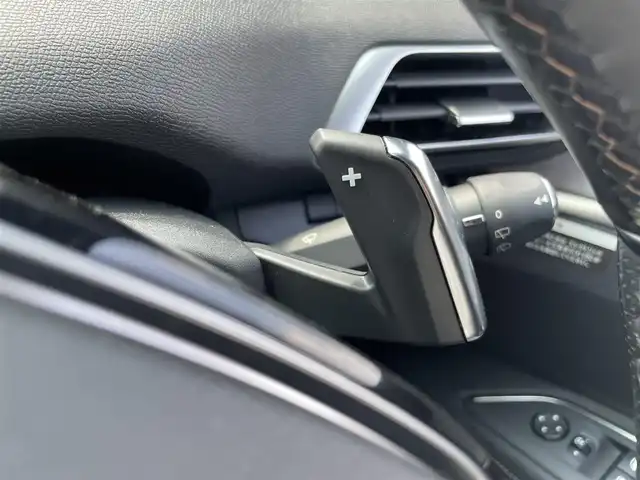 プジョー ３００８ GT ブルー HDi 滋賀県 2019(平31)年 4.4万km BLANC NACRE ファーストクラスパッケージ/・パノラミックガラスルーフ/・フロント360度カメラ/・パークアシスト/・マルチポイントランバーサポート/・運転席メモリー付き電動シート/・前席シートヒーター/ハーフレザーシート/オートテールゲート/純正ナビ/（USB/BT/CarPlay)/アダプティブクルーズコントロール/レーンキープアシスト/ブラインドスポットモニター/パーキングセンサー/インテリジェントハイビーム/ワイヤレス充電/スマートキー/ETC/フルLEDヘッドライト/純正18インチAW