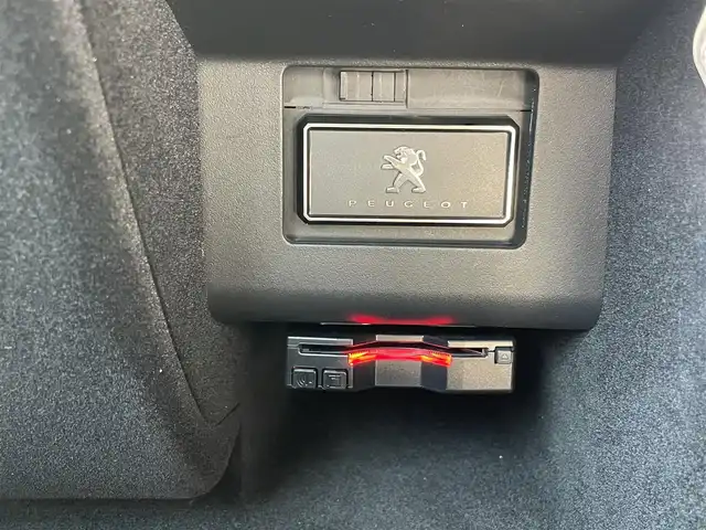 プジョー ３００８ GT ブルー HDi 滋賀県 2019(平31)年 4.4万km BLANC NACRE ファーストクラスパッケージ/・パノラミックガラスルーフ/・フロント360度カメラ/・パークアシスト/・マルチポイントランバーサポート/・運転席メモリー付き電動シート/・前席シートヒーター/ハーフレザーシート/オートテールゲート/純正ナビ/（USB/BT/CarPlay)/アダプティブクルーズコントロール/レーンキープアシスト/ブラインドスポットモニター/パーキングセンサー/インテリジェントハイビーム/ワイヤレス充電/スマートキー/ETC/フルLEDヘッドライト/純正18インチAW