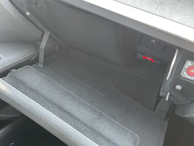 プジョー ３００８ GT ブルー HDi 滋賀県 2019(平31)年 4.4万km BLANC NACRE ファーストクラスパッケージ/・パノラミックガラスルーフ/・フロント360度カメラ/・パークアシスト/・マルチポイントランバーサポート/・運転席メモリー付き電動シート/・前席シートヒーター/ハーフレザーシート/オートテールゲート/純正ナビ/（USB/BT/CarPlay)/アダプティブクルーズコントロール/レーンキープアシスト/ブラインドスポットモニター/パーキングセンサー/インテリジェントハイビーム/ワイヤレス充電/スマートキー/ETC/フルLEDヘッドライト/純正18インチAW