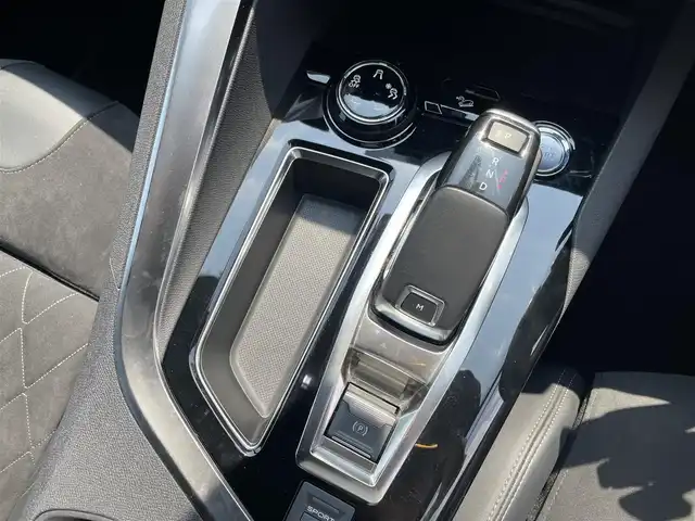 プジョー ３００８ GT ブルー HDi 滋賀県 2019(平31)年 4.4万km BLANC NACRE ファーストクラスパッケージ/・パノラミックガラスルーフ/・フロント360度カメラ/・パークアシスト/・マルチポイントランバーサポート/・運転席メモリー付き電動シート/・前席シートヒーター/ハーフレザーシート/オートテールゲート/純正ナビ/（USB/BT/CarPlay)/アダプティブクルーズコントロール/レーンキープアシスト/ブラインドスポットモニター/パーキングセンサー/インテリジェントハイビーム/ワイヤレス充電/スマートキー/ETC/フルLEDヘッドライト/純正18インチAW