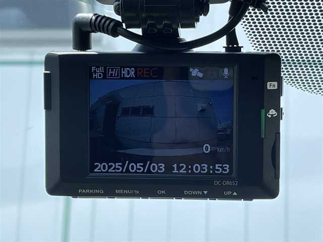 レクサス ＩＳ 300h Fスポーツ 山梨県 2021(令3)年 2.3万km ホワイトノーヴァガラスフレーク サンルーフ/黒革シート/純正メモリナビ/純正CD/Bluetooth接続/フルセグTV/全方位カメラ/ETC/前後ドライブレコーダー/前席パワーシート/前席シートヒーター/ステアリングヒーター/パドルシフト/レーダークルーズコントロール/取扱説明書/保証書
