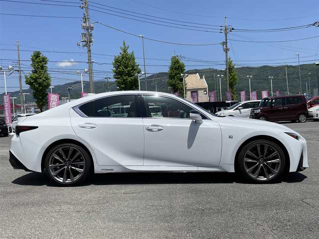 レクサス ＩＳ 300h Fスポーツ 山梨県 2021(令3)年 2.3万km ホワイトノーヴァガラスフレーク サンルーフ/黒革シート/純正メモリナビ/純正CD/Bluetooth接続/フルセグTV/全方位カメラ/ETC/前後ドライブレコーダー/前席パワーシート/前席シートヒーター/ステアリングヒーター/パドルシフト/レーダークルーズコントロール/取扱説明書/保証書