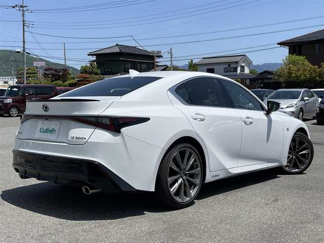 レクサス ＩＳ 300h Fスポーツ 山梨県 2021(令3)年 2.3万km ホワイトノーヴァガラスフレーク サンルーフ/黒革シート/純正メモリナビ/純正CD/Bluetooth接続/フルセグTV/全方位カメラ/ETC/前後ドライブレコーダー/前席パワーシート/前席シートヒーター/ステアリングヒーター/パドルシフト/レーダークルーズコントロール/取扱説明書/保証書
