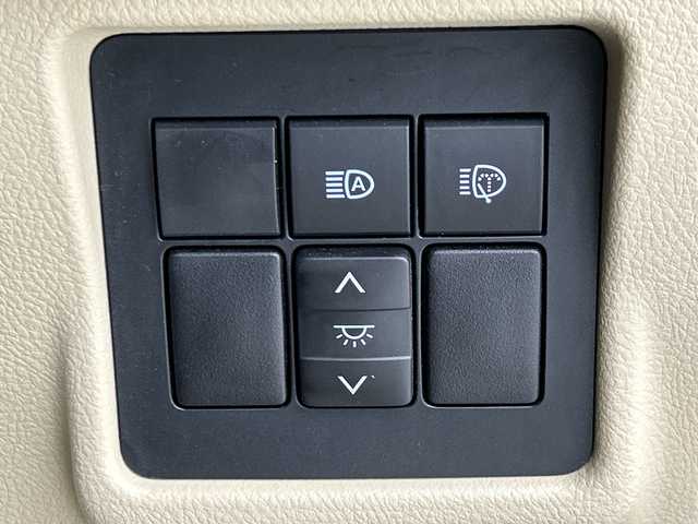 トヨタ ランドクルーザー プラド TX Lパッケージ 愛知県 2023(令5)年 4.9万km ホワイトパールクリスタルシャイン 純正メモリナビ/・フルセグ/・Bluetooth/・AppleCarPlay/・AndroidAuto/トヨタセーフティセンス/　・プリクラッシュセーフティ/　・レーンディパーチャーアラート/　・オートマチックハイビーム/　・レーダークルーズコントロール/サンルーフ/パノラミックビューモニター/バックカメラ/LEDオートライト/フォグランプ/レザーシート/パワーシート/シートヒーター　/エアシート　/純正19インチアルミホイール　/ブラインドスポットモニター/パーキングサポートブレーキ/ルーフレール/クリアランスソナー/スマートキー/ビルドインETC2.0/ヘッドライトウォッシャー/スペアキー