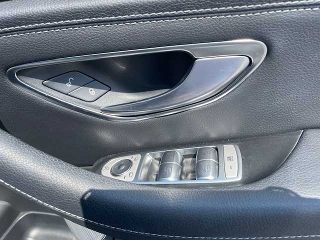 メルセデス・ベンツ Ｅ２５０ アバンギャルド スポーツ 三重県 2018(平30)年 1.9万km セレナイトグレー レザーパッケージ/・ナッパ革シート/・全席シートヒーター/・エアバランスパッケージ/・Burmesterサラウンドサウンドシステム/レーダーセーフティパッケージ/・アクティブディスタンスアシストディストロニック/・アクティブレーンチェンジアシスト/・アクティブエマージェンシーストップアシスト/・アクティブブラインドスポットアシスト/・アクティブレーンキーピングアシスト/・渋滞時緊急ブレーキ機能/・PRE-SAFEインパルスサイド/・PRE-SAFEプラス/・ステアリングパイロット/・アクティブブレーキアシスト/・緊急回避補助システム/・トラフィックサインアシスト/・PRE-SAFE/・PRE-SAFEサウンド/ターボ/純正HDDナビ/フルセグTV/【SD/Bluetooth/USB】/360°カメラシステム/ビルトインETC/ドライブレコーダー/パワートランクリッド/フットトランクオープナー/マルチビームLEDヘッドランプ/アダプティブハイビームアシストプラス/フロント245/40R19インチ純正AW/リア275/35R19インチ純正AW/プッシュスタート/スマートキー/スペアキー/純正フロアマット