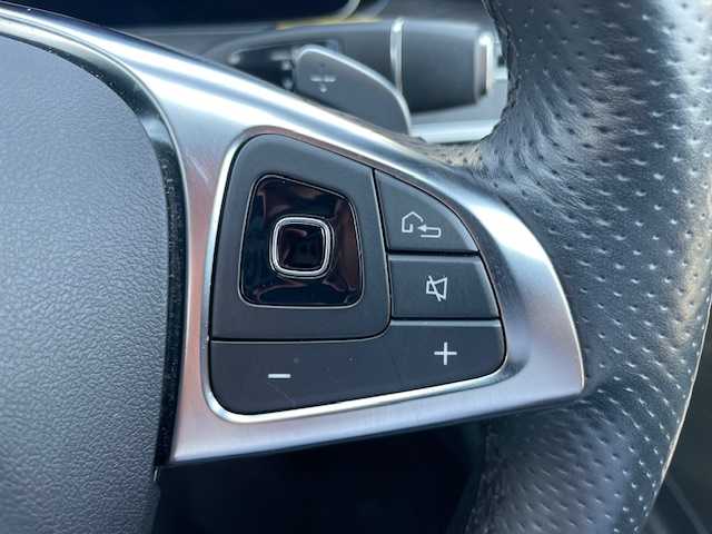 メルセデス・ベンツ Ｅ２５０ アバンギャルド スポーツ 三重県 2018(平30)年 1.9万km セレナイトグレー レザーパッケージ/・ナッパ革シート/・全席シートヒーター/・エアバランスパッケージ/・Burmesterサラウンドサウンドシステム/レーダーセーフティパッケージ/・アクティブディスタンスアシストディストロニック/・アクティブレーンチェンジアシスト/・アクティブエマージェンシーストップアシスト/・アクティブブラインドスポットアシスト/・アクティブレーンキーピングアシスト/・渋滞時緊急ブレーキ機能/・PRE-SAFEインパルスサイド/・PRE-SAFEプラス/・ステアリングパイロット/・アクティブブレーキアシスト/・緊急回避補助システム/・トラフィックサインアシスト/・PRE-SAFE/・PRE-SAFEサウンド/ターボ/純正HDDナビ/フルセグTV/【SD/Bluetooth/USB】/360°カメラシステム/ビルトインETC/ドライブレコーダー/パワートランクリッド/フットトランクオープナー/マルチビームLEDヘッドランプ/アダプティブハイビームアシストプラス/フロント245/40R19インチ純正AW/リア275/35R19インチ純正AW/プッシュスタート/スマートキー/スペアキー/純正フロアマット