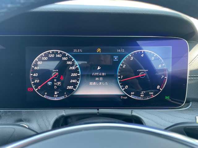 メルセデス・ベンツ Ｅ２５０ アバンギャルド スポーツ 三重県 2018(平30)年 1.9万km セレナイトグレー レザーパッケージ/・ナッパ革シート/・全席シートヒーター/・エアバランスパッケージ/・Burmesterサラウンドサウンドシステム/レーダーセーフティパッケージ/・アクティブディスタンスアシストディストロニック/・アクティブレーンチェンジアシスト/・アクティブエマージェンシーストップアシスト/・アクティブブラインドスポットアシスト/・アクティブレーンキーピングアシスト/・渋滞時緊急ブレーキ機能/・PRE-SAFEインパルスサイド/・PRE-SAFEプラス/・ステアリングパイロット/・アクティブブレーキアシスト/・緊急回避補助システム/・トラフィックサインアシスト/・PRE-SAFE/・PRE-SAFEサウンド/ターボ/純正HDDナビ/フルセグTV/【SD/Bluetooth/USB】/360°カメラシステム/ビルトインETC/ドライブレコーダー/パワートランクリッド/フットトランクオープナー/マルチビームLEDヘッドランプ/アダプティブハイビームアシストプラス/フロント245/40R19インチ純正AW/リア275/35R19インチ純正AW/プッシュスタート/スマートキー/スペアキー/純正フロアマット