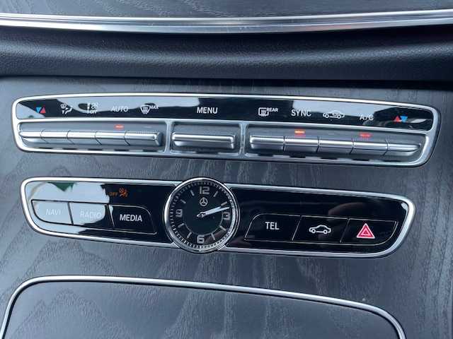 メルセデス・ベンツ Ｅ２５０ アバンギャルド スポーツ 三重県 2018(平30)年 1.9万km セレナイトグレー レザーパッケージ/・ナッパ革シート/・全席シートヒーター/・エアバランスパッケージ/・Burmesterサラウンドサウンドシステム/レーダーセーフティパッケージ/・アクティブディスタンスアシストディストロニック/・アクティブレーンチェンジアシスト/・アクティブエマージェンシーストップアシスト/・アクティブブラインドスポットアシスト/・アクティブレーンキーピングアシスト/・渋滞時緊急ブレーキ機能/・PRE-SAFEインパルスサイド/・PRE-SAFEプラス/・ステアリングパイロット/・アクティブブレーキアシスト/・緊急回避補助システム/・トラフィックサインアシスト/・PRE-SAFE/・PRE-SAFEサウンド/ターボ/純正HDDナビ/フルセグTV/【SD/Bluetooth/USB】/360°カメラシステム/ビルトインETC/ドライブレコーダー/パワートランクリッド/フットトランクオープナー/マルチビームLEDヘッドランプ/アダプティブハイビームアシストプラス/フロント245/40R19インチ純正AW/リア275/35R19インチ純正AW/プッシュスタート/スマートキー/スペアキー/純正フロアマット