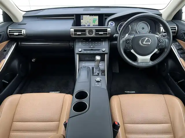 レクサス ＩＳ 300h バージョンL 栃木県 2016(平28)年 2.7万km ソニックチタニウム 純正ナビ/Bluetooth　CD　DVD/フルセグ　TV/バックカメラ/サンルーフ/・衝突軽減システム/・衝突軽減ブレーキ/・車線逸脱警報/・車線逸脱抑制機能/・歩行者検知機能/・ふらつき警報/・速度認識機能/・コーナーセンサー/クルーズコントロール/ステアリングスイッチ/シートヒーター/シートクーラー/パワーシート/オートライト/ヘッドライトLED