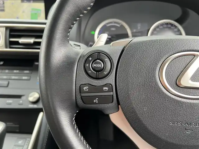 レクサス ＩＳ 300h バージョンL 栃木県 2016(平28)年 2.7万km ソニックチタニウム 純正ナビ/Bluetooth　CD　DVD/フルセグ　TV/バックカメラ/サンルーフ/・衝突軽減システム/・衝突軽減ブレーキ/・車線逸脱警報/・車線逸脱抑制機能/・歩行者検知機能/・ふらつき警報/・速度認識機能/・コーナーセンサー/クルーズコントロール/ステアリングスイッチ/シートヒーター/シートクーラー/パワーシート/オートライト/ヘッドライトLED