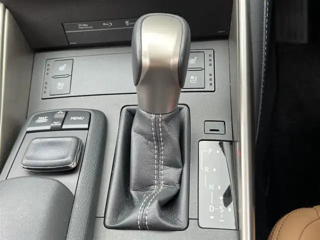 レクサス ＩＳ 300h バージョンL 栃木県 2016(平28)年 2.7万km ソニックチタニウム 純正ナビ/Bluetooth　CD　DVD/フルセグ　TV/バックカメラ/サンルーフ/・衝突軽減システム/・衝突軽減ブレーキ/・車線逸脱警報/・車線逸脱抑制機能/・歩行者検知機能/・ふらつき警報/・速度認識機能/・コーナーセンサー/クルーズコントロール/ステアリングスイッチ/シートヒーター/シートクーラー/パワーシート/オートライト/ヘッドライトLED