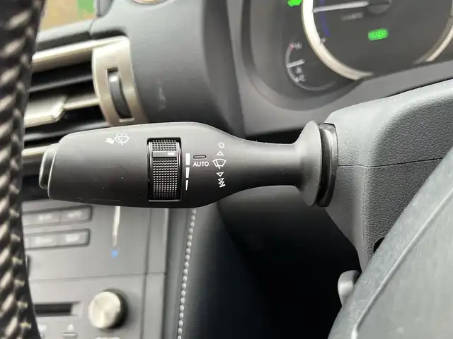 レクサス ＩＳ 300h バージョンL 栃木県 2016(平28)年 2.7万km ソニックチタニウム 純正ナビ/Bluetooth　CD　DVD/フルセグ　TV/バックカメラ/サンルーフ/・衝突軽減システム/・衝突軽減ブレーキ/・車線逸脱警報/・車線逸脱抑制機能/・歩行者検知機能/・ふらつき警報/・速度認識機能/・コーナーセンサー/クルーズコントロール/ステアリングスイッチ/シートヒーター/シートクーラー/パワーシート/オートライト/ヘッドライトLED