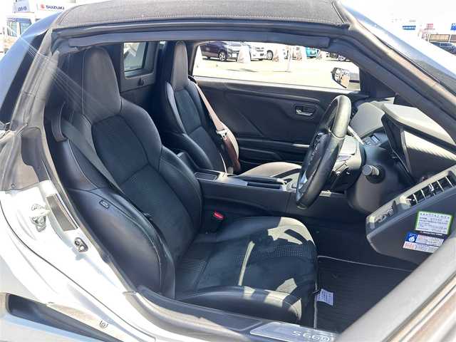 ホンダ Ｓ６６０ α 宮城県 2016(平28)年 9万km プレミアムスターホワイトパール センターディスプレイ/・6.1インチワイドディスプレイ/・センターコントロールスイッチ/・リアカメラ/・HDMIジャック/＝＝＝/革巻きステアリング/ステアリングスイッチ/パドルシフト/クルーズコントロール/ハーフレザーシート/LEDヘッドランプ/LEDポジションランプ/オートライト/スマートキー/プッシュスタート/純正アルミホイール/純正フロアマット/Wエアバッグ