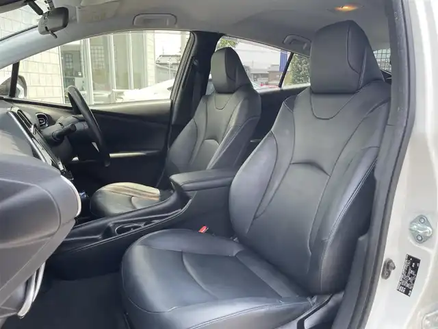 トヨタ プリウス S ツーリングセレクション 栃木県 2016(平28)年 14.7万km ホワイトパールクリスタルシャイン 株)IDOMが運営する【じしゃロン小山店】の自社ローン専用車両になります。こちらは現金またはオートローンご利用時の価格です。自社ローンご希望の方は別途その旨お申付け下さい//禁煙車/純正フルセグナビ/（CD/DVD/AM/FMラジオ）/(Bluetooth)/スマートキー/プッシュスタート/バックカメラ/プリクラッシュセーフティ/クルーズコントロール/ＥＴＣ/ステアリングリモコン/電動格納ドアミラー/パワーウインドウ/防眩ミラー/オートライト/純正エアロ