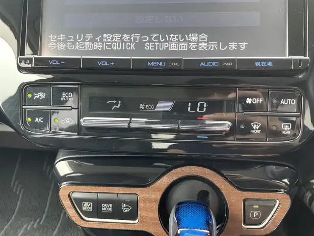 トヨタ プリウス S ツーリングセレクション 栃木県 2016(平28)年 14.7万km ホワイトパールクリスタルシャイン 株)IDOMが運営する【じしゃロン小山店】の自社ローン専用車両になります。こちらは現金またはオートローンご利用時の価格です。自社ローンご希望の方は別途その旨お申付け下さい//禁煙車/純正フルセグナビ/（CD/DVD/AM/FMラジオ）/(Bluetooth)/スマートキー/プッシュスタート/バックカメラ/プリクラッシュセーフティ/クルーズコントロール/ＥＴＣ/ステアリングリモコン/電動格納ドアミラー/パワーウインドウ/防眩ミラー/オートライト/純正エアロ