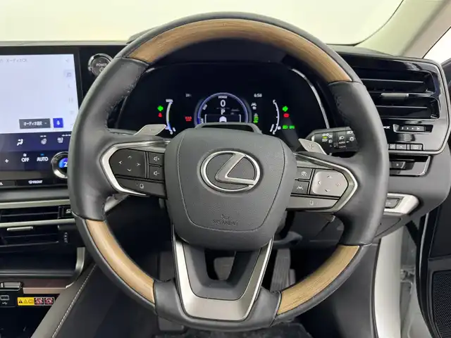 レクサス ＲＸ 450h+ バージョンL 愛知県 2023(令5)年 0.9万km ソニッククォーツ パノラマルーフ（チルト＆アウタースライド式）/レクサス純正エアロ（Ｆ・Ｒ）/レクサスセーフティシステム＋/・プリクラッシュセーフティ/・レーントレーシングアシスト/・ブレードスキャンアダプティブハイビーム/・ロードサインアシスト/・プロアクティブドライビングアシスト/・フロントクロストラフィックアラート/・ブラインドスポットモニター/輻射ヒーター（運転席＋助手席）/レーダークルーズコントロール/メーカー純正14インチナビ/・フルセグTV/CarPlay/Bluetooth/パノラミックビューモニター/ビルドインETC2.0/前後ドライブレコーダー/全席シートヒーター＋エアシート/置くだけ充電/デジタルインナーミラー/純正フロアマット/ホワイトレザーシート/ヘッドアップディスプレイ/パワーバックドア/カードキー