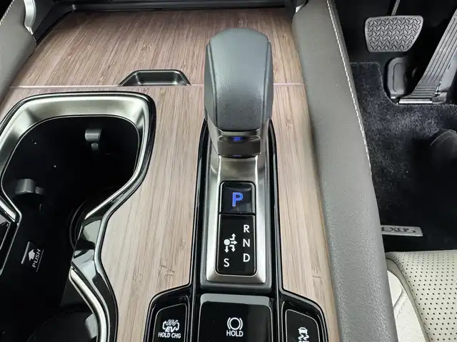 レクサス ＲＸ 450h+ バージョンL 愛知県 2023(令5)年 0.9万km ソニッククォーツ パノラマルーフ（チルト＆アウタースライド式）/レクサス純正エアロ（Ｆ・Ｒ）/レクサスセーフティシステム＋/・プリクラッシュセーフティ/・レーントレーシングアシスト/・ブレードスキャンアダプティブハイビーム/・ロードサインアシスト/・プロアクティブドライビングアシスト/・フロントクロストラフィックアラート/・ブラインドスポットモニター/輻射ヒーター（運転席＋助手席）/レーダークルーズコントロール/メーカー純正14インチナビ/・フルセグTV/CarPlay/Bluetooth/パノラミックビューモニター/ビルドインETC2.0/前後ドライブレコーダー/全席シートヒーター＋エアシート/置くだけ充電/デジタルインナーミラー/純正フロアマット/ホワイトレザーシート/ヘッドアップディスプレイ/パワーバックドア/カードキー