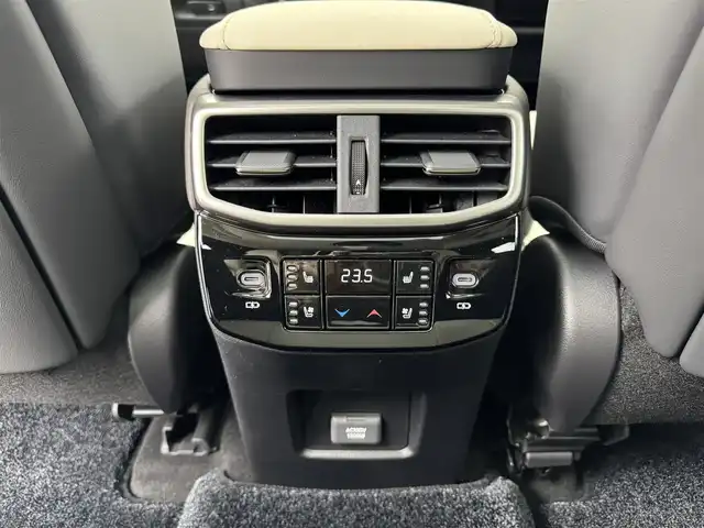 レクサス ＲＸ 450h+ バージョンL 愛知県 2023(令5)年 0.9万km ソニッククォーツ パノラマルーフ（チルト＆アウタースライド式）/レクサス純正エアロ（Ｆ・Ｒ）/レクサスセーフティシステム＋/・プリクラッシュセーフティ/・レーントレーシングアシスト/・ブレードスキャンアダプティブハイビーム/・ロードサインアシスト/・プロアクティブドライビングアシスト/・フロントクロストラフィックアラート/・ブラインドスポットモニター/輻射ヒーター（運転席＋助手席）/レーダークルーズコントロール/メーカー純正14インチナビ/・フルセグTV/CarPlay/Bluetooth/パノラミックビューモニター/ビルドインETC2.0/前後ドライブレコーダー/全席シートヒーター＋エアシート/置くだけ充電/デジタルインナーミラー/純正フロアマット/ホワイトレザーシート/ヘッドアップディスプレイ/パワーバックドア/カードキー