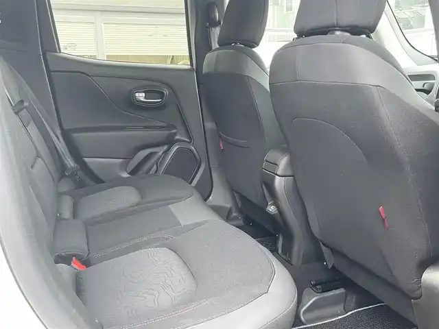 クライスラー・ジープ ジープ レネゲード トレイルホーク 静岡県 2020(令2)年 3.4万km 白 U connectナビフルセグTV Bluetooth/バックカメラ/レーンセンス BSM/ヒルアシスト/純正ルーフラック THULEキャリア/ドアハンドルカバー/クォーターガラスカバー/LEDヘッドライト/レインセンサー /フェンダーマーカー カバー/前後ドライブレコーダー/DSRCETC