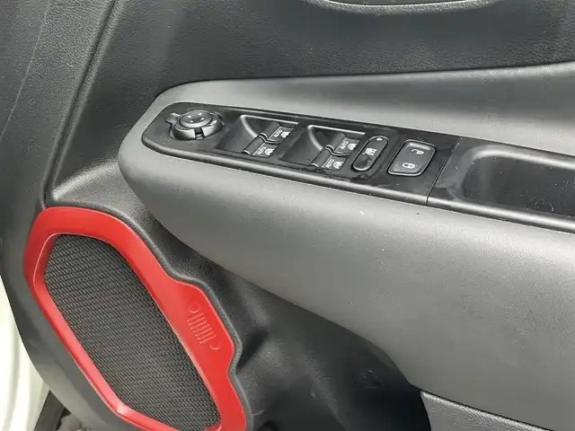 クライスラー・ジープ ジープ レネゲード トレイルホーク 静岡県 2020(令2)年 3.4万km 白 U connectナビフルセグTV Bluetooth/バックカメラ/レーンセンス BSM/ヒルアシスト/純正ルーフラック THULEキャリア/ドアハンドルカバー/クォーターガラスカバー/LEDヘッドライト/レインセンサー /フェンダーマーカー カバー/前後ドライブレコーダー/DSRCETC