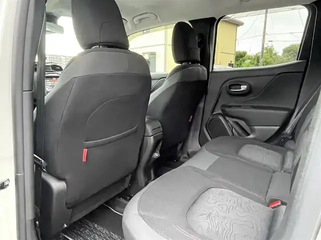 クライスラー・ジープ ジープ レネゲード トレイルホーク 静岡県 2020(令2)年 3.4万km 白 U connectナビフルセグTV Bluetooth/バックカメラ/レーンセンス BSM/ヒルアシスト/純正ルーフラック THULEキャリア/ドアハンドルカバー/クォーターガラスカバー/LEDヘッドライト/レインセンサー /フェンダーマーカー カバー/前後ドライブレコーダー/DSRCETC