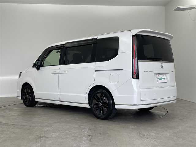 ホンダ ステップワゴン スパーダ 埼玉県 2023(令5)年 1.7万km プラチナホワイトパール 純正９インチナビ　フリップダウンモニター　バックカメラ　アダクティブクルーズコントロール　ＢＳＭ　シートヒーター　ＨＤＭＩ　前後ドラレコ　ビルトインＥＴＣ２．０　両側パワースライドドア　　地デジＴＶ