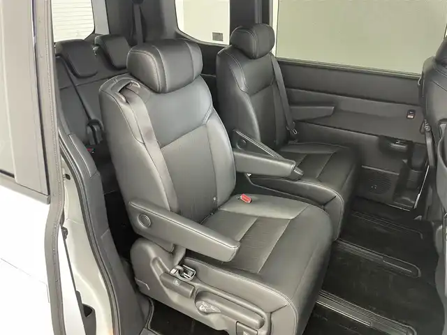 ホンダ ステップワゴン スパーダ 埼玉県 2023(令5)年 1.7万km プラチナホワイトパール 純正９インチナビ　フリップダウンモニター　バックカメラ　アダクティブクルーズコントロール　ＢＳＭ　シートヒーター　ＨＤＭＩ　前後ドラレコ　ビルトインＥＴＣ２．０　両側パワースライドドア　　地デジＴＶ