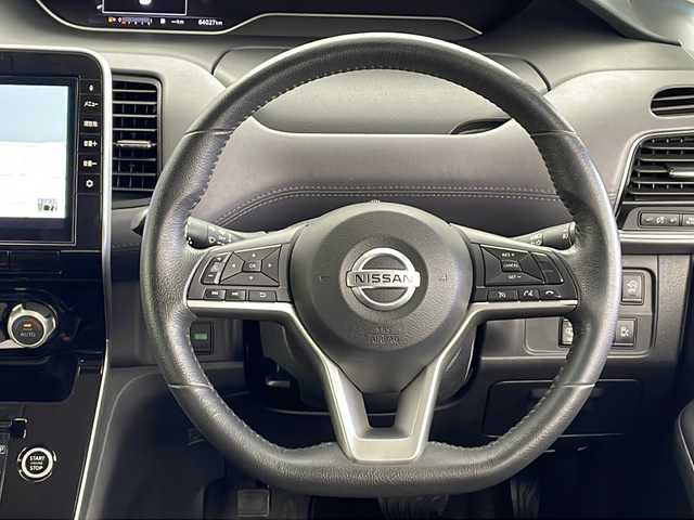 日産 セレナ ハイウェイスター 鹿児島県 2020(令2)年 6.4万km ブリリアントホワイトパール 純正10インチナビ/（AM/FM/CD/DVD/Bluetooth）/フリップダウンモニター/バックカメラ/エマージェンシーブレーキ/クルーズコントロール/ブラインドスポットモニター/ドライブレコーダー/革巻きステアリング/ステアリングリモコン/LEDオートライト/フォグランプ/両側パワースライドドア/コーナーセンサー/電格ミラー/プッシュスタート/スマートキー/純正フロアマット