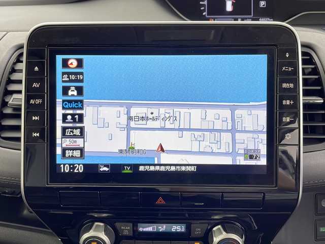 日産 セレナ ハイウェイスター 鹿児島県 2020(令2)年 6.4万km ブリリアントホワイトパール 純正10インチナビ/（AM/FM/CD/DVD/Bluetooth）/フリップダウンモニター/バックカメラ/エマージェンシーブレーキ/クルーズコントロール/ブラインドスポットモニター/ドライブレコーダー/革巻きステアリング/ステアリングリモコン/LEDオートライト/フォグランプ/両側パワースライドドア/コーナーセンサー/電格ミラー/プッシュスタート/スマートキー/純正フロアマット