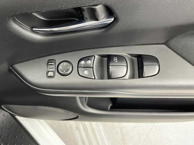 日産 セレナ ハイウェイスター 鹿児島県 2020(令2)年 6.4万km ブリリアントホワイトパール 純正10インチナビ/（AM/FM/CD/DVD/Bluetooth）/フリップダウンモニター/バックカメラ/エマージェンシーブレーキ/クルーズコントロール/ブラインドスポットモニター/ドライブレコーダー/革巻きステアリング/ステアリングリモコン/LEDオートライト/フォグランプ/両側パワースライドドア/コーナーセンサー/電格ミラー/プッシュスタート/スマートキー/純正フロアマット