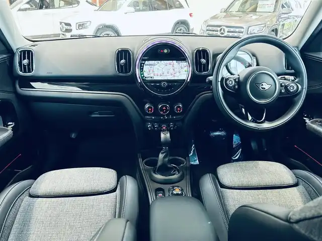 ＭＩＮＩ ミニ クロスオーバー クーパー D コーンウォールED 大阪府 2020(令2)年 1.6万km ミッドナイト・ブラック・メタリック ペッパーP/インテリジェントセーフティ/ワンオーナー/ハーフレザー/HUD/純正ナビ/バックカメラ/純正18インチAW/LEDヘッドライト/電動リアゲート/クリアランスソナー/ETC/ドラレコ