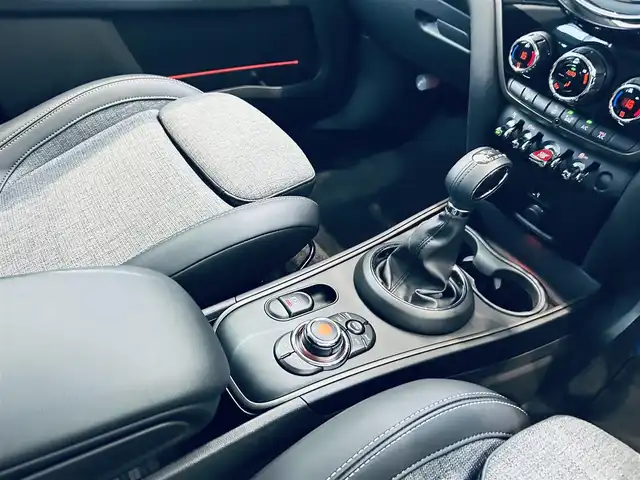 ＭＩＮＩ ミニ クロスオーバー クーパー D コーンウォールED 大阪府 2020(令2)年 1.6万km ミッドナイト・ブラック・メタリック ペッパーP/インテリジェントセーフティ/ワンオーナー/ハーフレザー/HUD/純正ナビ/バックカメラ/純正18インチAW/LEDヘッドライト/電動リアゲート/クリアランスソナー/ETC/ドラレコ