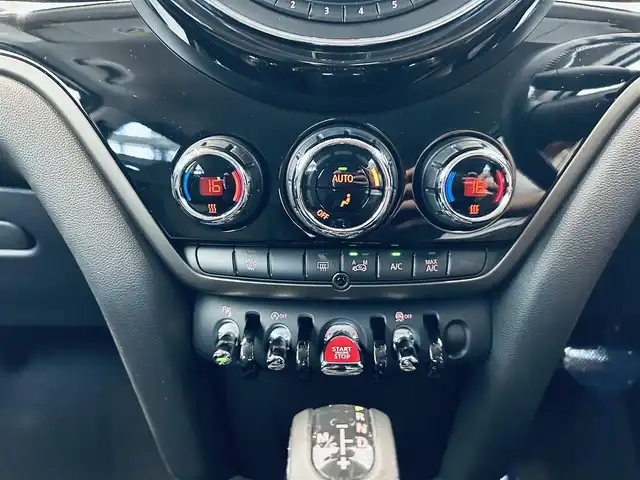 ＭＩＮＩ ミニ クロスオーバー クーパー D コーンウォールED 大阪府 2020(令2)年 1.6万km ミッドナイト・ブラック・メタリック ペッパーP/インテリジェントセーフティ/ワンオーナー/ハーフレザー/HUD/純正ナビ/バックカメラ/純正18インチAW/LEDヘッドライト/電動リアゲート/クリアランスソナー/ETC/ドラレコ