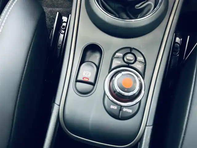 ＭＩＮＩ ミニ クロスオーバー クーパー D コーンウォールED 大阪府 2020(令2)年 1.6万km ミッドナイト・ブラック・メタリック ペッパーP/インテリジェントセーフティ/ワンオーナー/ハーフレザー/HUD/純正ナビ/バックカメラ/純正18インチAW/LEDヘッドライト/電動リアゲート/クリアランスソナー/ETC/ドラレコ