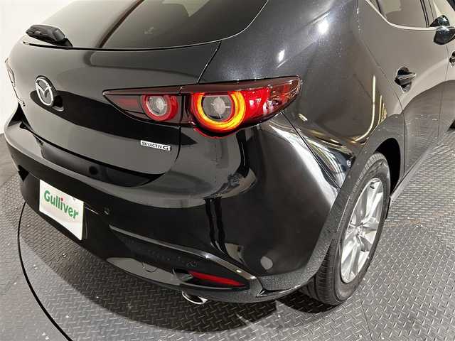 マツダ マツダ３ファストバック 15S ツーリング 愛媛県 2023(令5)年 1.1万km ジェットブラックマイカ ・純正メモリーナビ/・Bluetooth/フルセグテレビ/DVD/・全方位カメラ/・ヘットアップディスプレイ/・追従クルーズコントロール/・衝突軽減ブレーキ/・レーンキープアシスト/・BSM/・ETC/・スマートキー