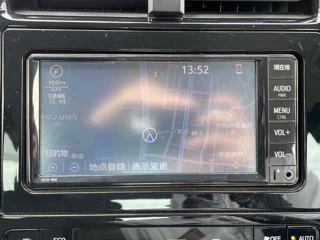 トヨタ プリウス S 山口県 2020(令2)年 5.3万km スーパーホワイトⅡ 純正SDナビ【NSCN-W68】/・ワンセグテレビ/・Bluetooth/バックカメラ/スマートキー/プッシュスタート/LEDヘッドライト/純正フロアマット/トヨタセーフティーセンス/・プリクラッシュセーフティ/・レーントレーシングアシスト/・レーダークルーズコントロール（全車速追従機能付）/・オートマチックハイビーム/・ロードサインアシスト/先行車発進告知機能 /パーキングサポートブレーキ（前後方静止物）/ドライブスタートコントロール/EBD（電子制動力配分制御）付ABS＆ブレーキアシスト/S-VSC（ステアリング協調車両安定性制御システム）/ヒルスタートアシストコントロール