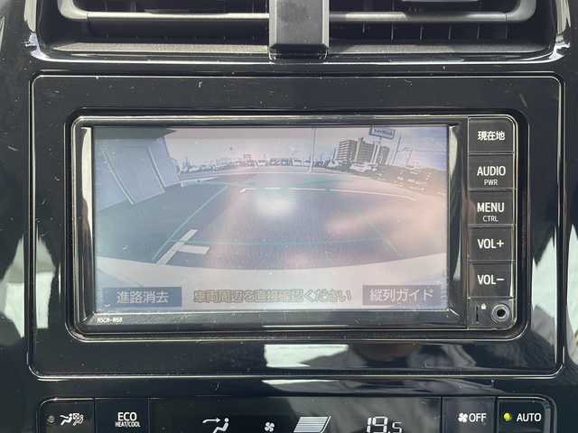 トヨタ プリウス S 山口県 2020(令2)年 5.3万km スーパーホワイトⅡ 純正SDナビ【NSCN-W68】/・ワンセグテレビ/・Bluetooth/バックカメラ/スマートキー/プッシュスタート/LEDヘッドライト/純正フロアマット/トヨタセーフティーセンス/・プリクラッシュセーフティ/・レーントレーシングアシスト/・レーダークルーズコントロール（全車速追従機能付）/・オートマチックハイビーム/・ロードサインアシスト/先行車発進告知機能 /パーキングサポートブレーキ（前後方静止物）/ドライブスタートコントロール/EBD（電子制動力配分制御）付ABS＆ブレーキアシスト/S-VSC（ステアリング協調車両安定性制御システム）/ヒルスタートアシストコントロール