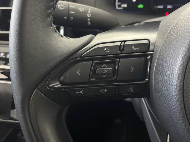 トヨタ アクア G 秋田県 2024(令6)年 2.3万km プラチナホワイトパールマイカ 4WD/純正ナビ　/AM／FM／Bluetooth/衝突被害軽減システム/バックカメラ　/寒冷地仕様/ワイパーデアイサー　/レーダークルーズコントロール　/レーンキープアシスト　/横滑り防止装置/パーキングサポートブレーキ/クリアランスソナー/先行車発進告知/ドラレコ一体型ルームミラー　/ＥＴＣ　/ＬＥＤヘッドライト　/オートマチックハイビーム/革巻きステアリング/AC100V/純正ホイールキャップ/スマートキー
