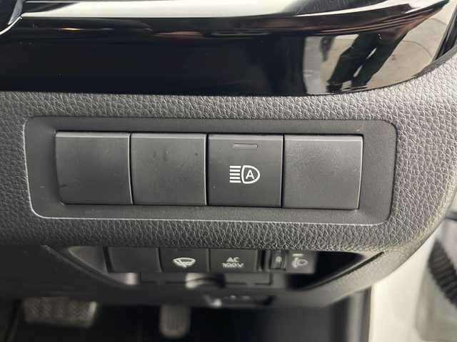 トヨタ アクア G 秋田県 2024(令6)年 2.3万km プラチナホワイトパールマイカ 4WD/純正ナビ　/AM／FM／Bluetooth/衝突被害軽減システム/バックカメラ　/寒冷地仕様/ワイパーデアイサー　/レーダークルーズコントロール　/レーンキープアシスト　/横滑り防止装置/パーキングサポートブレーキ/クリアランスソナー/先行車発進告知/ドラレコ一体型ルームミラー　/ＥＴＣ　/ＬＥＤヘッドライト　/オートマチックハイビーム/革巻きステアリング/AC100V/純正ホイールキャップ/スマートキー