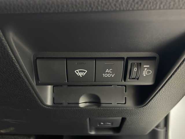 トヨタ アクア G 秋田県 2024(令6)年 2.3万km プラチナホワイトパールマイカ 4WD/純正ナビ　/AM／FM／Bluetooth/衝突被害軽減システム/バックカメラ　/寒冷地仕様/ワイパーデアイサー　/レーダークルーズコントロール　/レーンキープアシスト　/横滑り防止装置/パーキングサポートブレーキ/クリアランスソナー/先行車発進告知/ドラレコ一体型ルームミラー　/ＥＴＣ　/ＬＥＤヘッドライト　/オートマチックハイビーム/革巻きステアリング/AC100V/純正ホイールキャップ/スマートキー