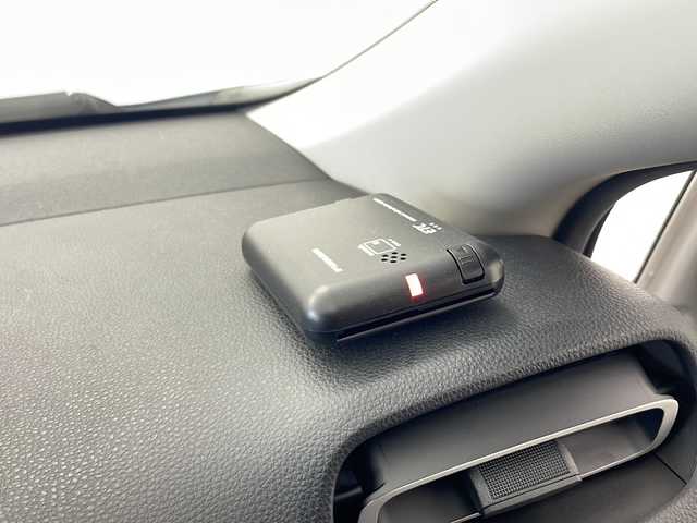 トヨタ アクア G 秋田県 2024(令6)年 2.3万km プラチナホワイトパールマイカ 4WD/純正ナビ　/AM／FM／Bluetooth/衝突被害軽減システム/バックカメラ　/寒冷地仕様/ワイパーデアイサー　/レーダークルーズコントロール　/レーンキープアシスト　/横滑り防止装置/パーキングサポートブレーキ/クリアランスソナー/先行車発進告知/ドラレコ一体型ルームミラー　/ＥＴＣ　/ＬＥＤヘッドライト　/オートマチックハイビーム/革巻きステアリング/AC100V/純正ホイールキャップ/スマートキー
