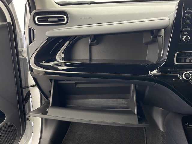 トヨタ アクア G 秋田県 2024(令6)年 2.3万km プラチナホワイトパールマイカ 4WD/純正ナビ　/AM／FM／Bluetooth/衝突被害軽減システム/バックカメラ　/寒冷地仕様/ワイパーデアイサー　/レーダークルーズコントロール　/レーンキープアシスト　/横滑り防止装置/パーキングサポートブレーキ/クリアランスソナー/先行車発進告知/ドラレコ一体型ルームミラー　/ＥＴＣ　/ＬＥＤヘッドライト　/オートマチックハイビーム/革巻きステアリング/AC100V/純正ホイールキャップ/スマートキー