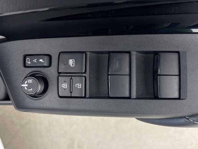 トヨタ アクア G 秋田県 2024(令6)年 2.3万km プラチナホワイトパールマイカ 4WD/純正ナビ　/AM／FM／Bluetooth/衝突被害軽減システム/バックカメラ　/寒冷地仕様/ワイパーデアイサー　/レーダークルーズコントロール　/レーンキープアシスト　/横滑り防止装置/パーキングサポートブレーキ/クリアランスソナー/先行車発進告知/ドラレコ一体型ルームミラー　/ＥＴＣ　/ＬＥＤヘッドライト　/オートマチックハイビーム/革巻きステアリング/AC100V/純正ホイールキャップ/スマートキー