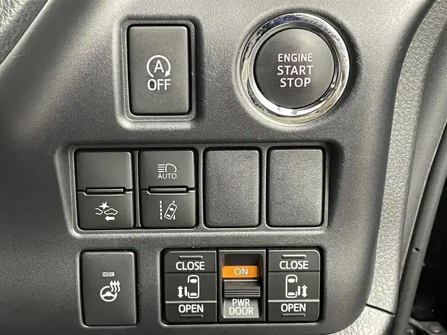 トヨタ エスクァイア Gi プレミアムパッケージ ブラックテーラード 千葉県 2020(令2)年 4.1万km ブラック トヨタセーフティセンス/・プリクラッシュセーフティ/・レーントレーシングアシスト/・レーンディパーチャーアラート/・レーダークルーズコントロール/・オートマチックハイビーム/・ロードサインアシスト/純正10インチSDナビ/（CD/DVD/Bluetooth/USB/HDMI/フルセグ）/バックカメラ/両側パワースライドドア/ハーフレザーシート/D/N席シートヒーター/MTモード付AT/プッシュスタート/アイドリングストップ/オートライト/ダブルエアコン/電動格納ミラー/ビルトインETC/革巻きステアリング/ステアリングスイッチ/ステアリングヒーター/ミラー型前後ドライブレコーダー/純正フロアマット/純正ドアバイザー/純正15インチAW/LED/F/Rコーナーセンサー