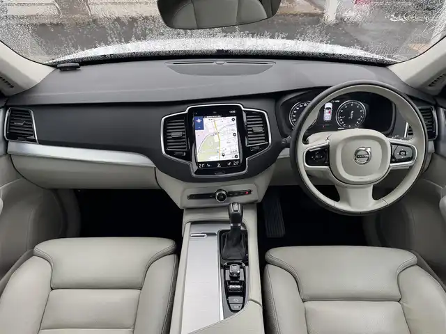 ボルボ ＸＣ９０ T5 AWD モーメンタム 三重県 2019(令1)年 6.9万km クリスタルホワイトP 純正ナビゲーション/・地デジTV/・FM/AM/CD/Bluetooth/・AppleCarPlay/Android Auto/全方位カメラ/コンフォートシート/インテグレーテッド・チャイルド・クッション/前席パワーシート/前席シートヒーター/運転席メモリーシート/純正前後ドライブレコーダー/アダプティブクルーズコントロール/ブラインドスポットモニター/ステアリングスイッチ/LEDヘッドライト/LEDフォグライト /オートライト/オートハイビーム/ルーフレール/純正19インチ10本スポークアルミホイール/ETC/スマートキー×2/取説/保証書