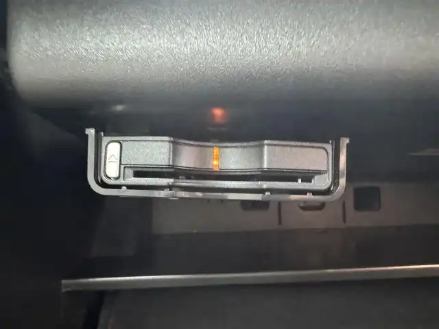ボルボ ＸＣ９０ T5 AWD モーメンタム 三重県 2019(令1)年 6.9万km クリスタルホワイトP 純正ナビゲーション/・地デジTV/・FM/AM/CD/Bluetooth/・AppleCarPlay/Android Auto/全方位カメラ/コンフォートシート/インテグレーテッド・チャイルド・クッション/前席パワーシート/前席シートヒーター/運転席メモリーシート/純正前後ドライブレコーダー/アダプティブクルーズコントロール/ブラインドスポットモニター/ステアリングスイッチ/LEDヘッドライト/LEDフォグライト /オートライト/オートハイビーム/ルーフレール/純正19インチ10本スポークアルミホイール/ETC/スマートキー×2/取説/保証書