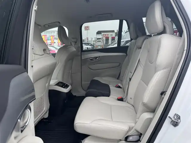 ボルボ ＸＣ９０ T5 AWD モーメンタム 三重県 2019(令1)年 6.9万km クリスタルホワイトP 純正ナビゲーション/・地デジTV/・FM/AM/CD/Bluetooth/・AppleCarPlay/Android Auto/全方位カメラ/コンフォートシート/インテグレーテッド・チャイルド・クッション/前席パワーシート/前席シートヒーター/運転席メモリーシート/純正前後ドライブレコーダー/アダプティブクルーズコントロール/ブラインドスポットモニター/ステアリングスイッチ/LEDヘッドライト/LEDフォグライト /オートライト/オートハイビーム/ルーフレール/純正19インチ10本スポークアルミホイール/ETC/スマートキー×2/取説/保証書