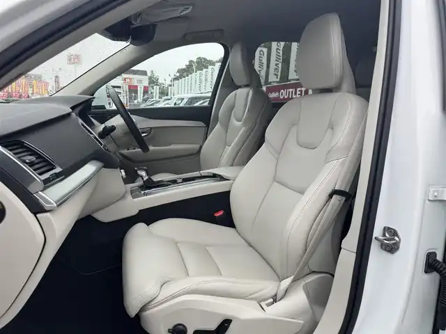 ボルボ ＸＣ９０ T5 AWD モーメンタム 三重県 2019(令1)年 6.9万km クリスタルホワイトP 純正ナビゲーション/・地デジTV/・FM/AM/CD/Bluetooth/・AppleCarPlay/Android Auto/全方位カメラ/コンフォートシート/インテグレーテッド・チャイルド・クッション/前席パワーシート/前席シートヒーター/運転席メモリーシート/純正前後ドライブレコーダー/アダプティブクルーズコントロール/ブラインドスポットモニター/ステアリングスイッチ/LEDヘッドライト/LEDフォグライト /オートライト/オートハイビーム/ルーフレール/純正19インチ10本スポークアルミホイール/ETC/スマートキー×2/取説/保証書